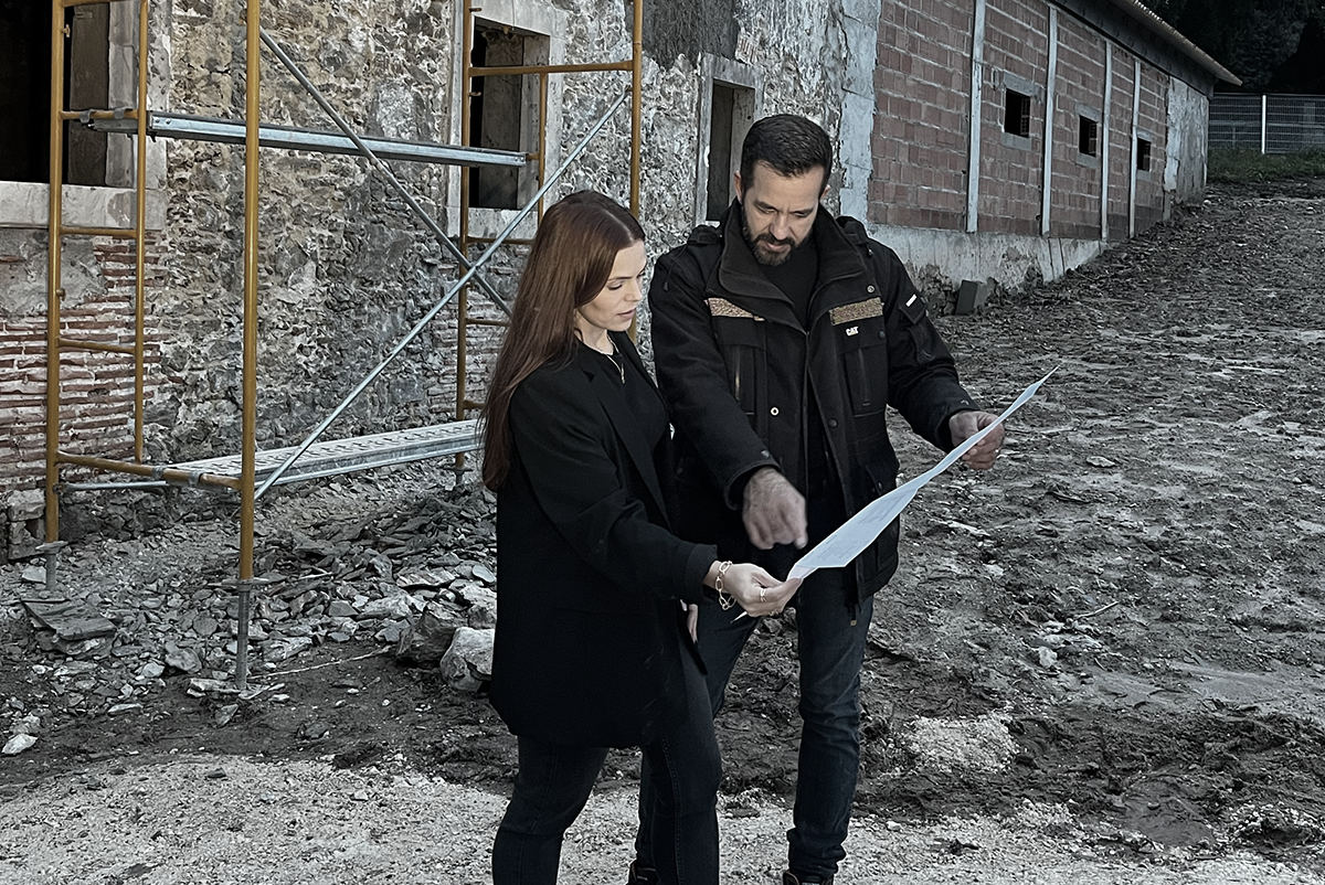 Equipa da Elevate Homes em reunião estratégica